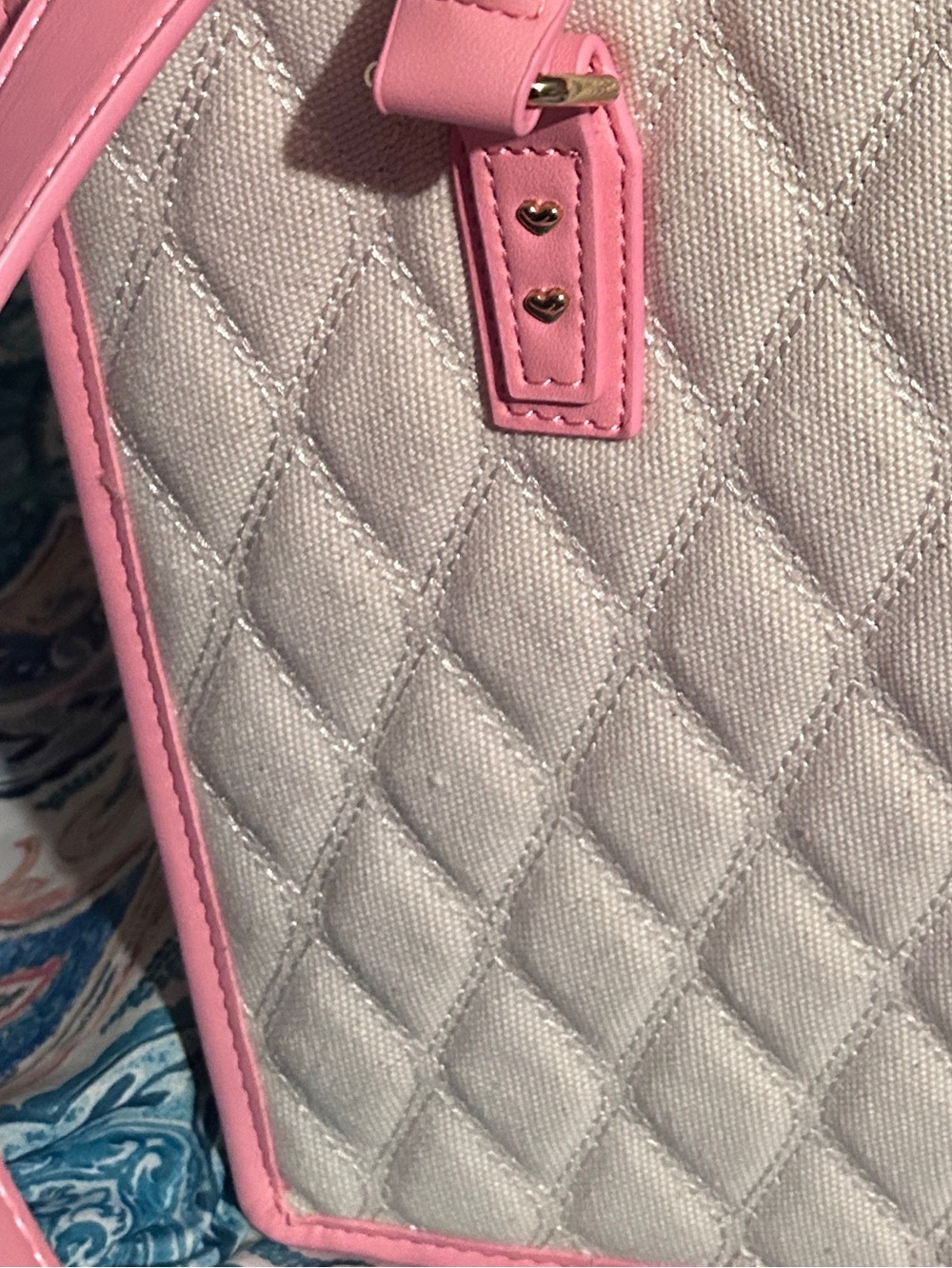 Betsey Johnson Cream and Pink Quilted Tote Beach umbrella tote w Scarf Charm - Picture 7 of 13